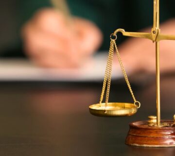 Arbitration & Litigation Lawyer